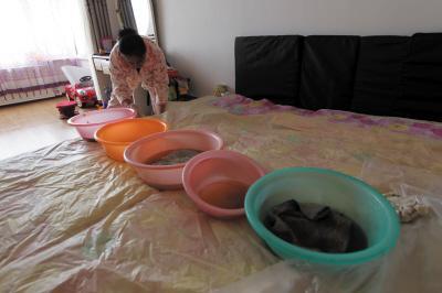 商河楼上漏水，住户失联，小区没物管，业主维权难！律师来支招……